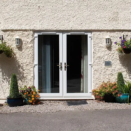 The Coachhouse - Cottage With Private Hot Tub Colwyn Bay Exterior photo
